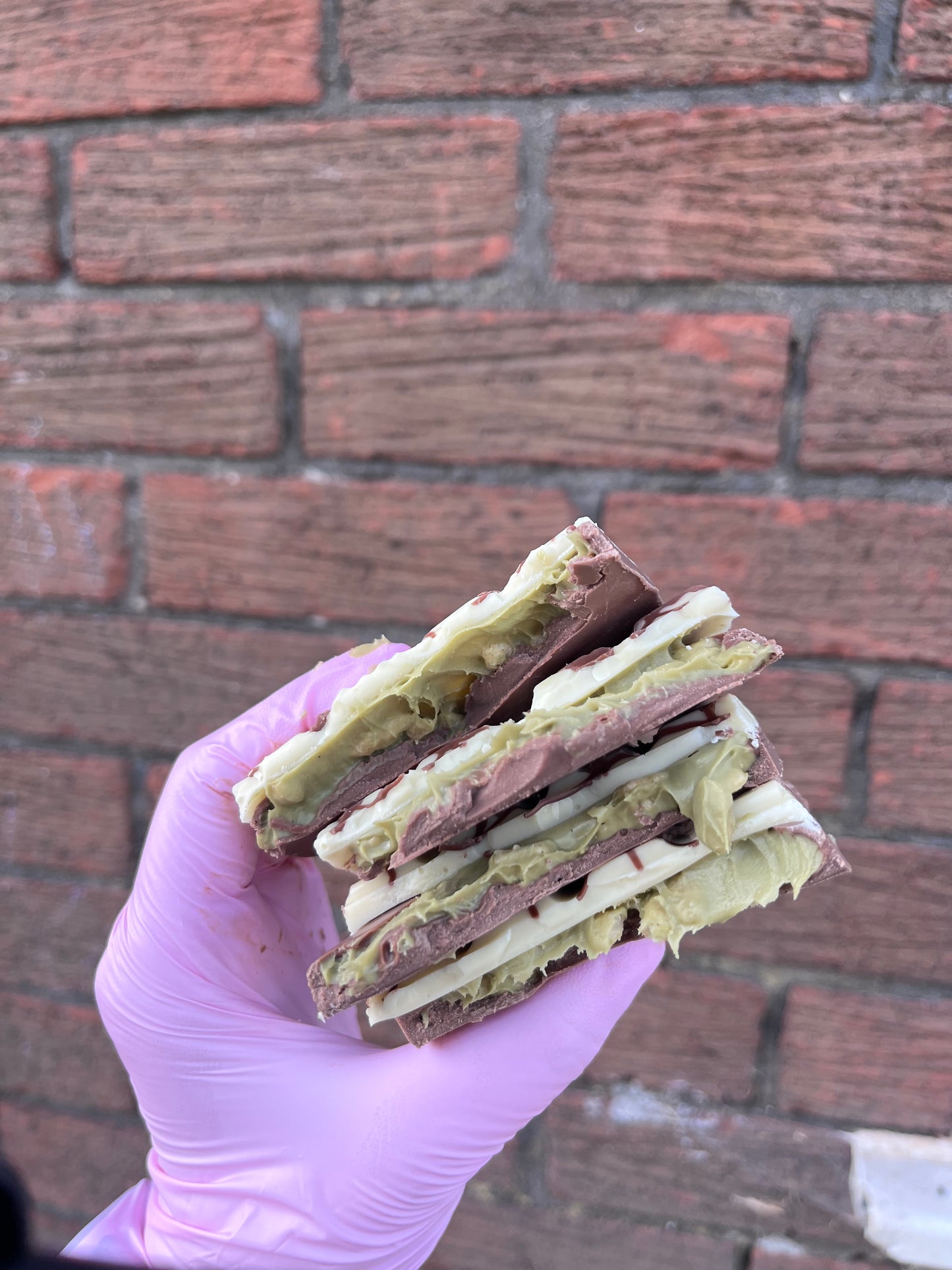 Pistachio milk & white bar